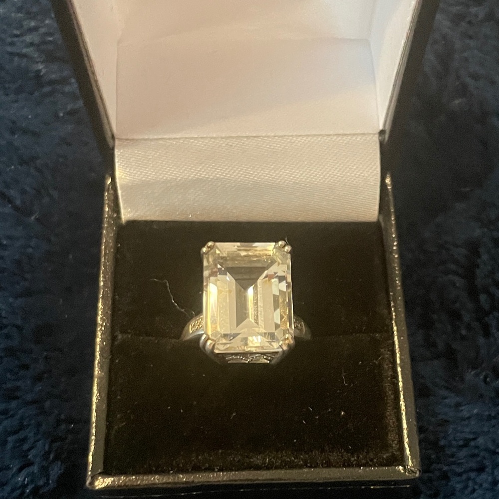 Sterling silver ring with clear setting -- Beautiful
